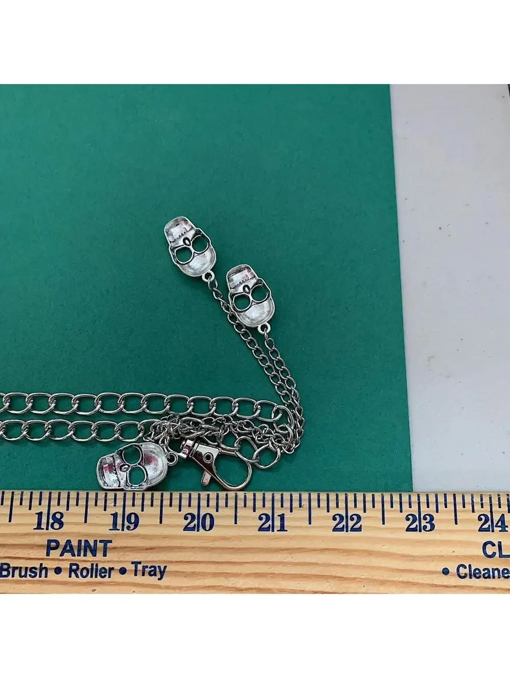 Y2k style skeleton skull pendant silver pocket chain. Punk emo grunge style.